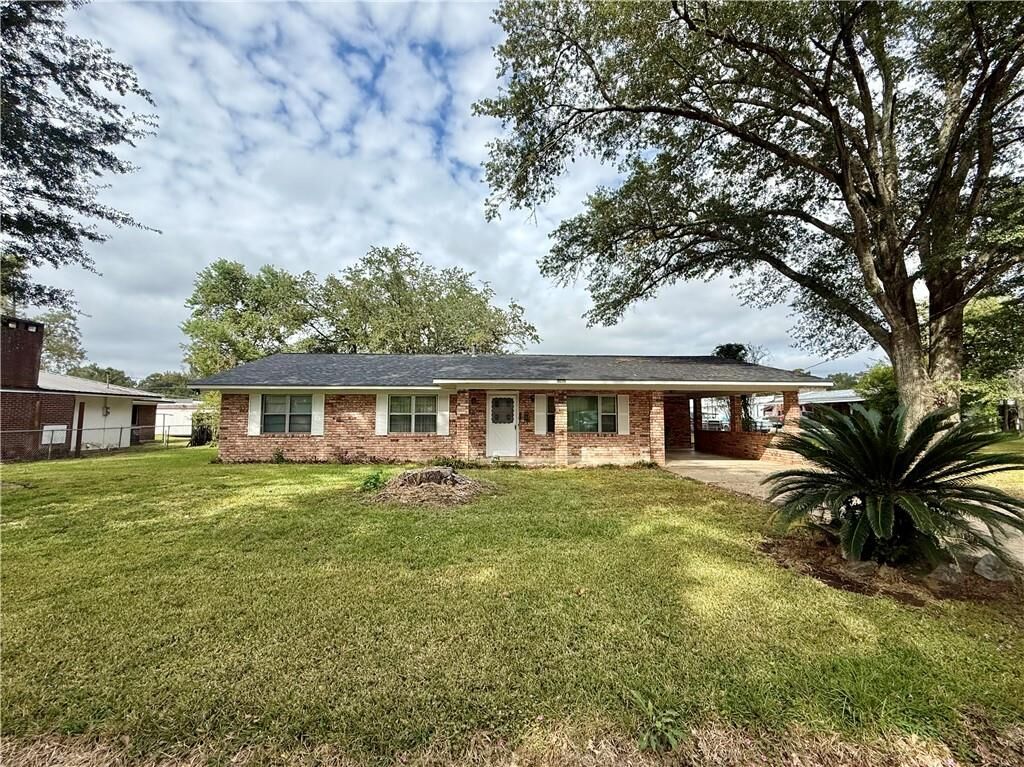 Property Photo: 1402 N Park Street LA 71343