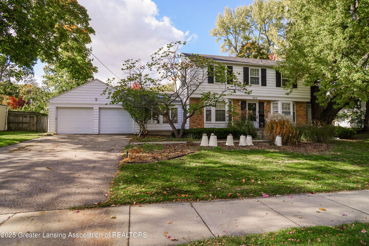 Property Photo:  953 Rosewood Avenue  MI 48823