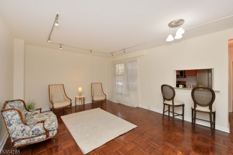 Property Photo:  5 Roosevelt Pl 1F  NJ 07042 