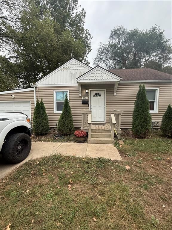 Property Photo: 2905 E Sheley Road MO 64052