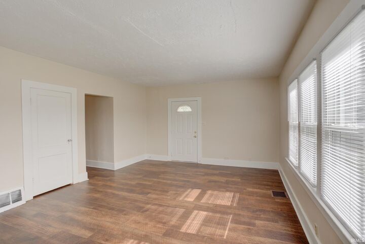 Property Photo:  1722 E Division Street  IN 47711 