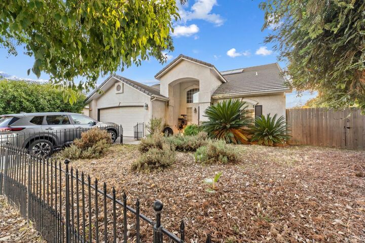 5575 N Cleo Avenue  Fresno CA 93722 photo