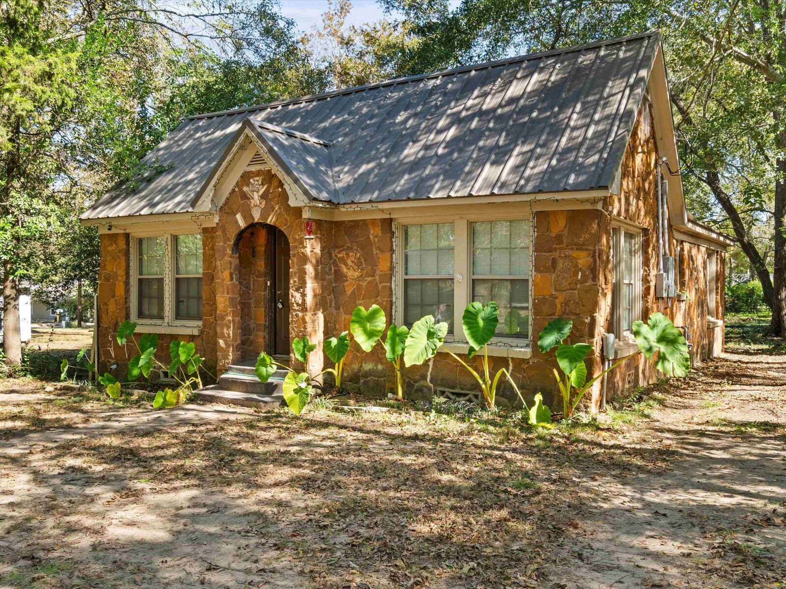 Property Photo:  209 Polk St.  TX 75644 
