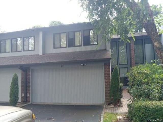 Property Photo:  41 E View Court  NY 11753 