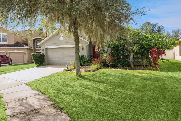 Property Photo:  18136 Saxony Lane  FL 32820