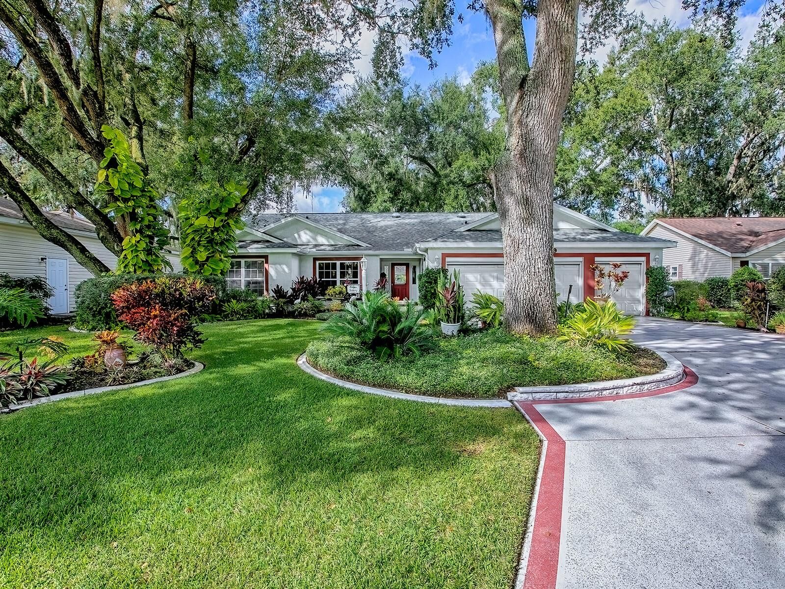 Property Photo: 25749 Whisper Oaks Road FL 34748