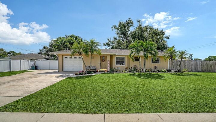 Property Photo:  4728 Brooksdale Drive  FL 34232