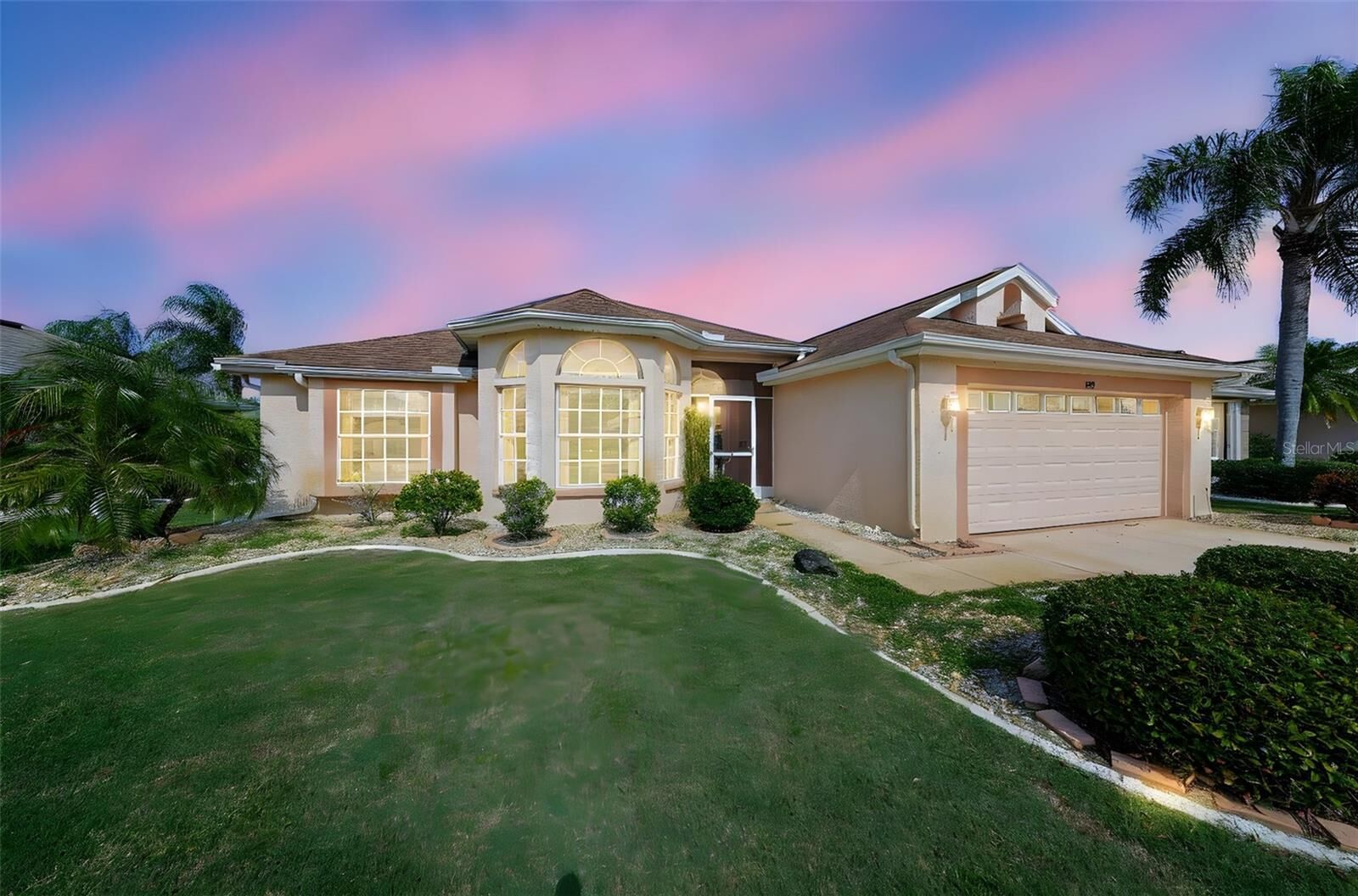 Property Photo:  1619 Brookton Green Drive  FL 33573