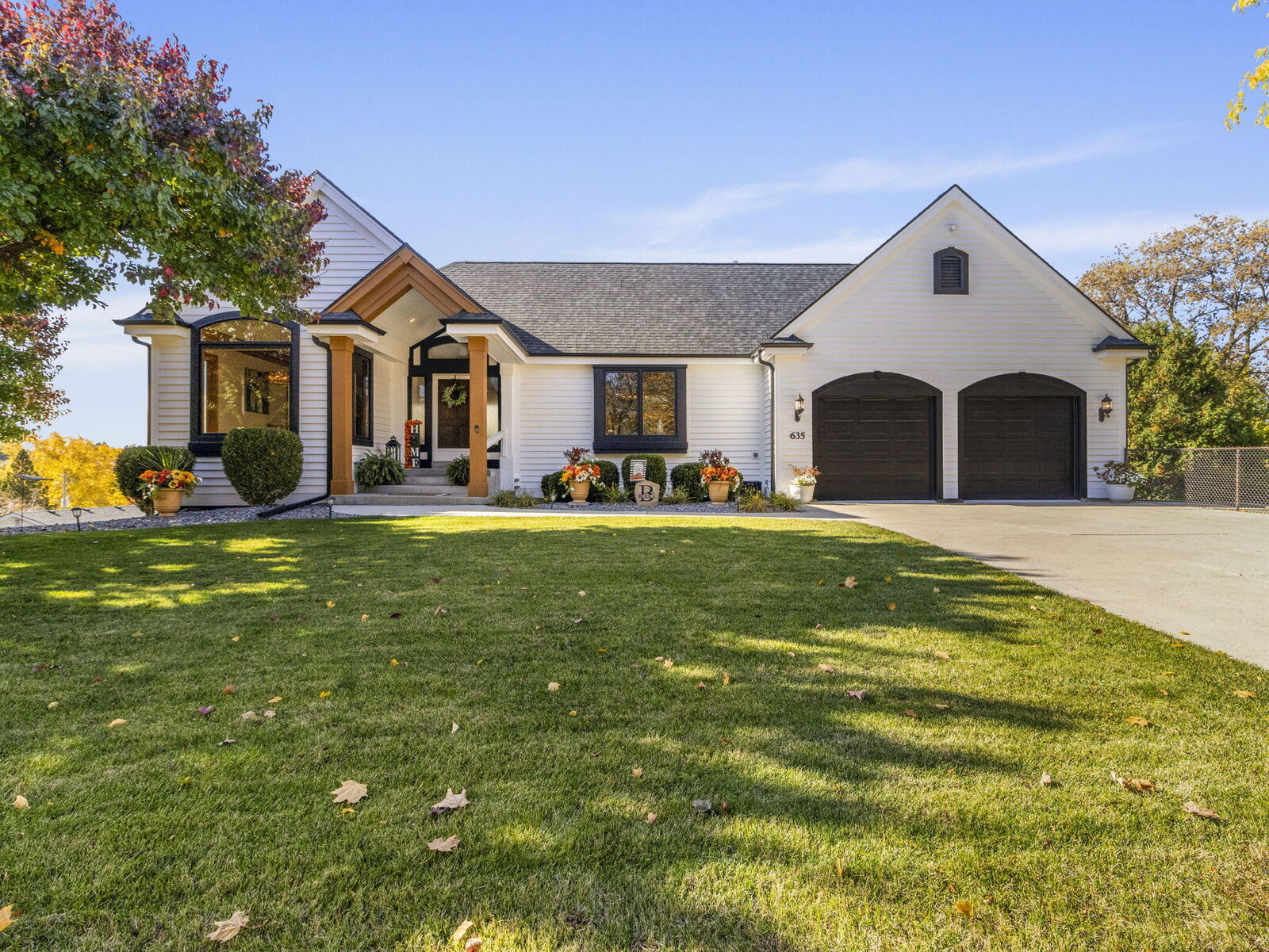 Property Photo:  635 W Pierre Ln  WI 53074