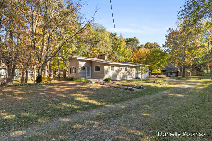 Property Photo:  27 S 160th Avenue  MI 49424 
