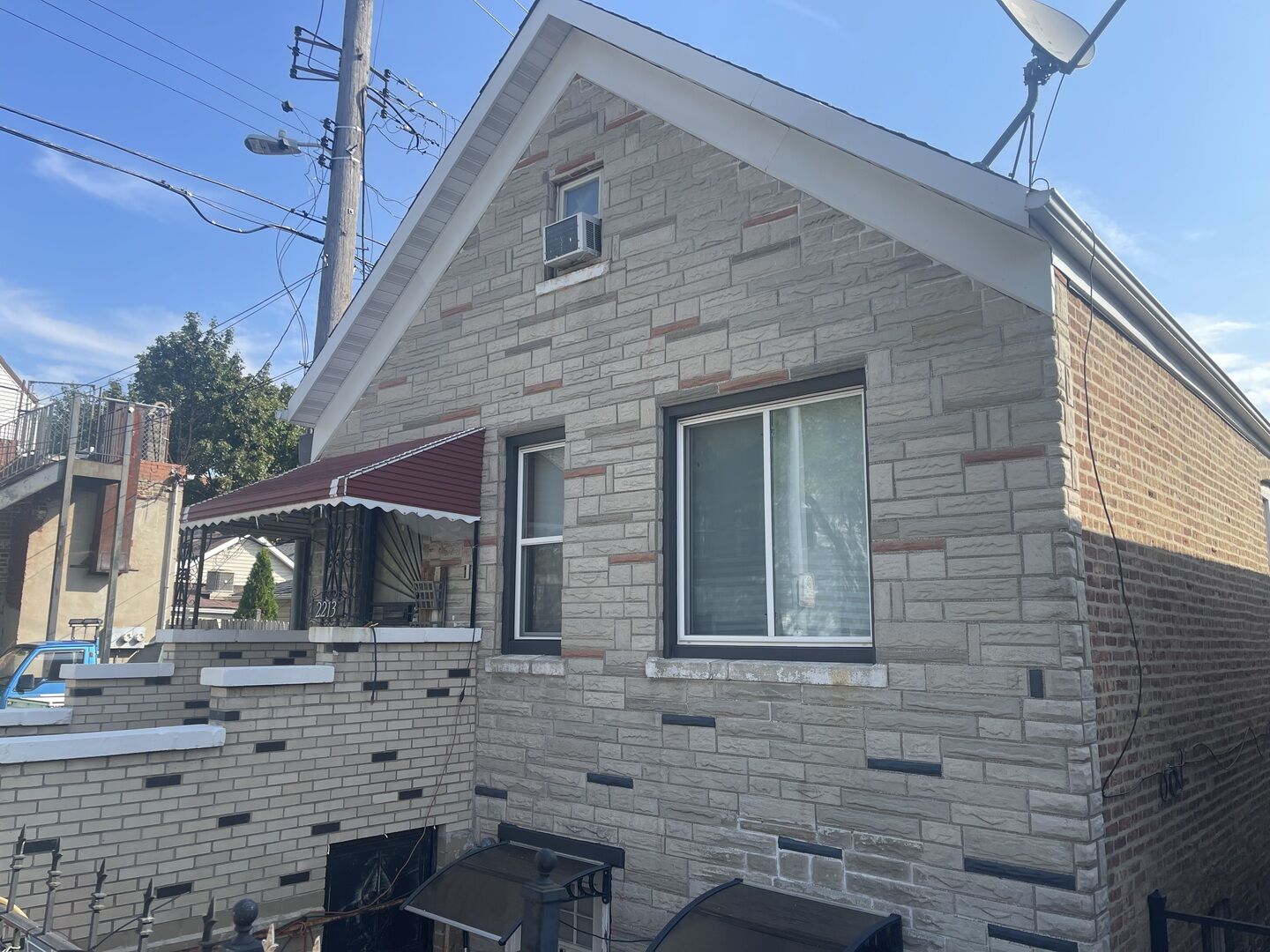 Property Photo:  2213 S Oakley Avenue  IL 60608