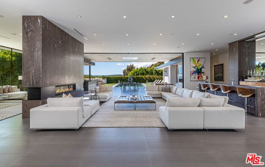 Property Photo:  2002 Loma Vista Drive  CA 90210 