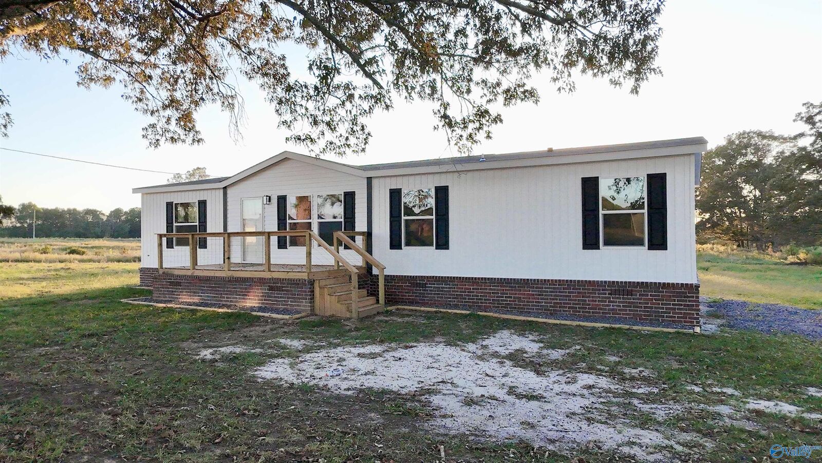 Property Photo:  804 County Road 25  AL 35962
