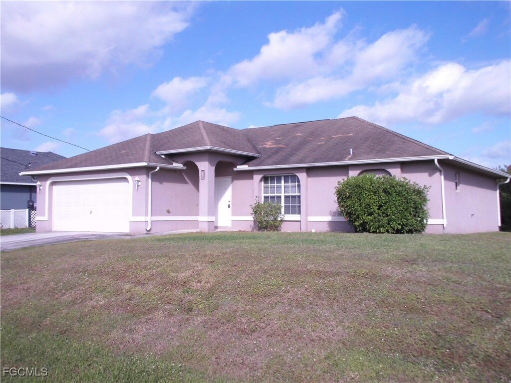 Property Photo: 845 Wolverine Street E FL 33974
