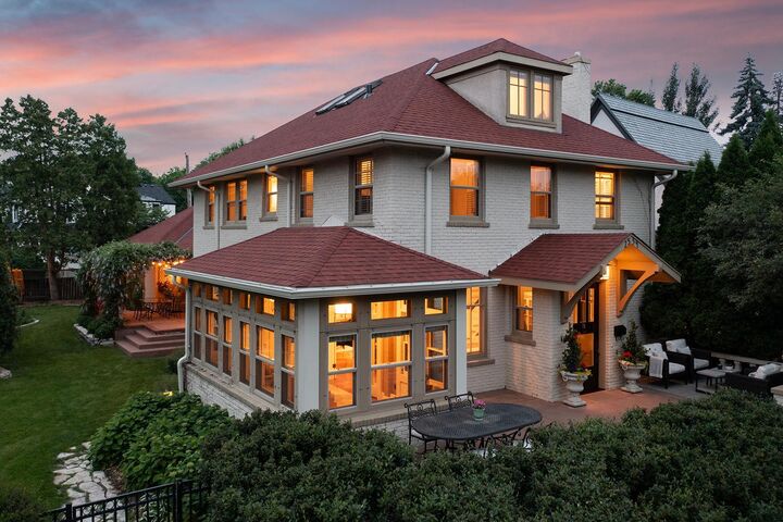 Property Photo: 2554 W Lake Of The Isles Parkway MN 55405