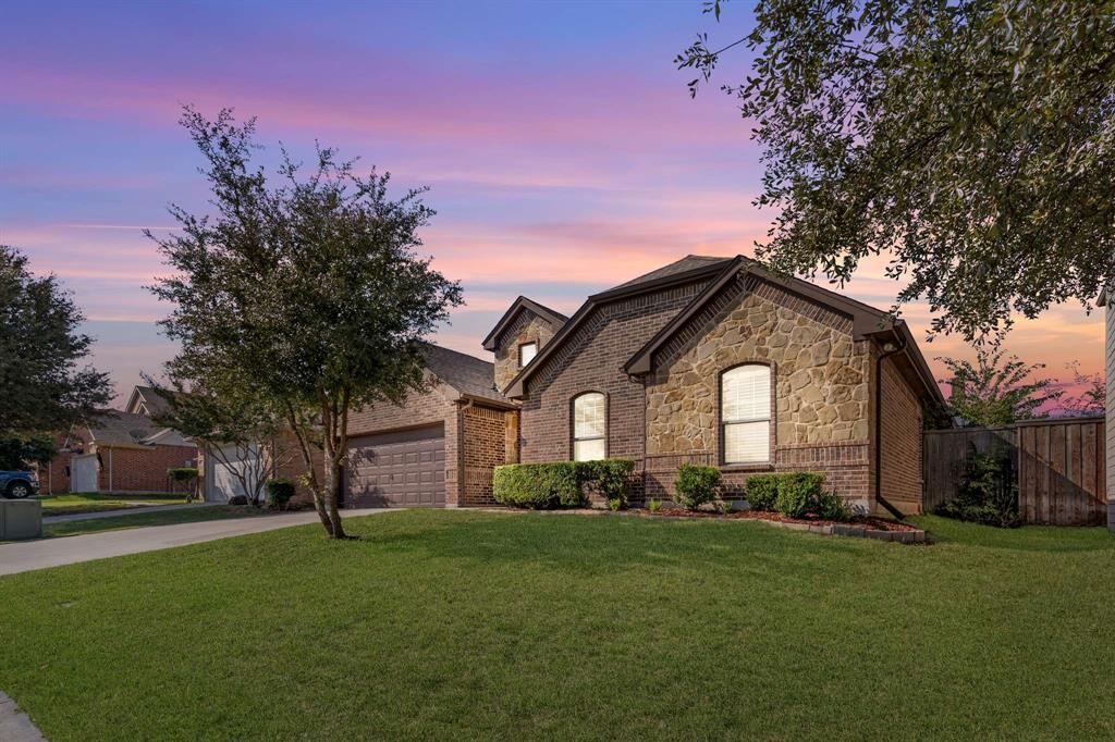 Property Photo:  109 Reatta Drive  TX 76247