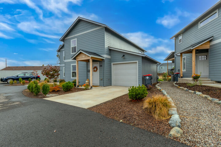 Property Photo:  205 Dano Drive  OR 97535