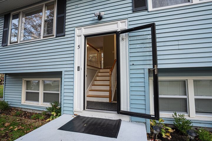 Property Photo:  5 Bailey Rd  MA 01826 