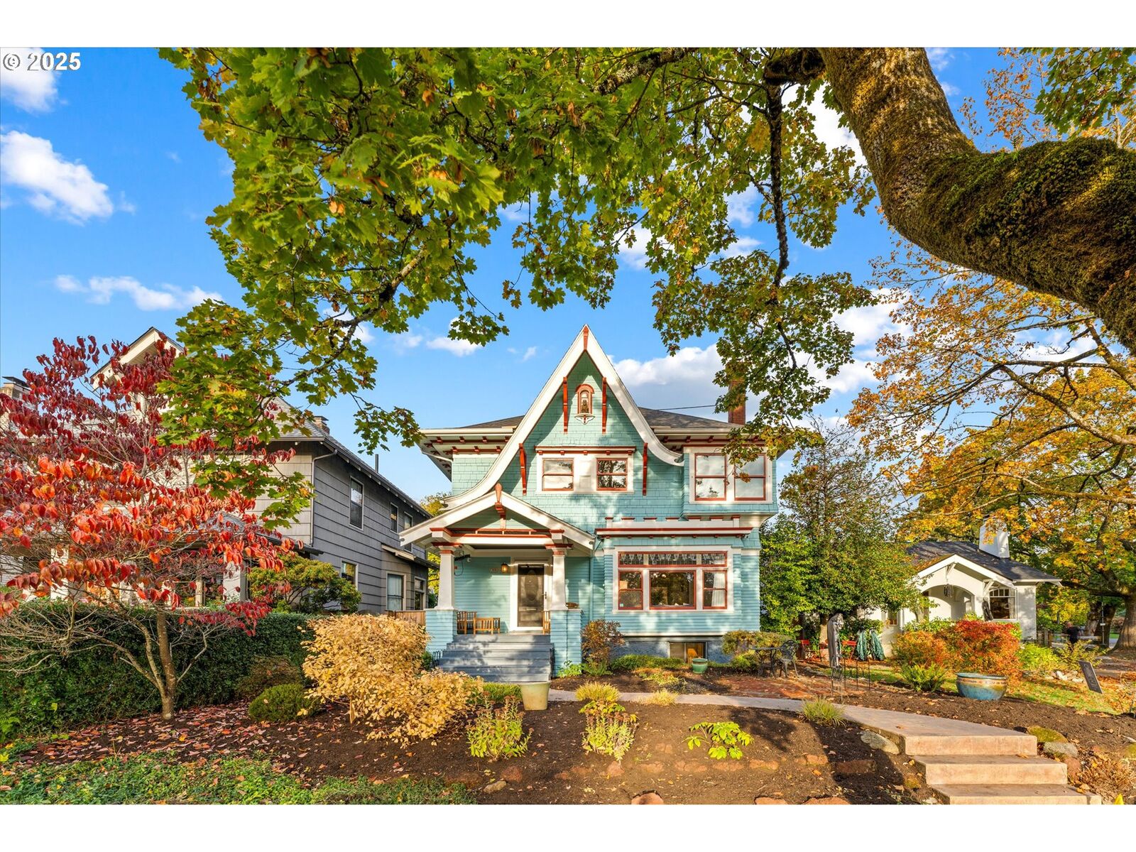 Property Photo:  1990 SE Mulberry Ave  OR 97214 