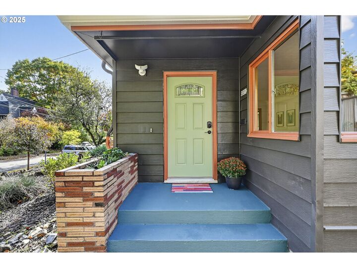 Property Photo: 2221 SE 24th Ave OR 97214