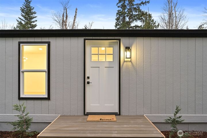 Property Photo: 32 E Mountain View Rd WA 98282