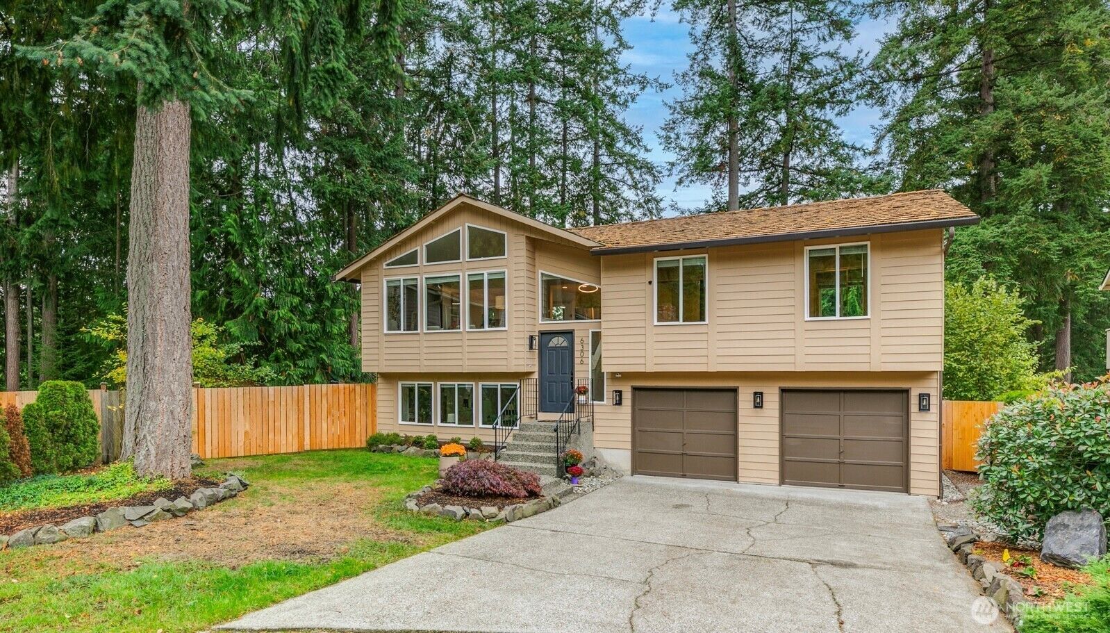 Property Photo:  6306  141st Street SW  WA 98026
