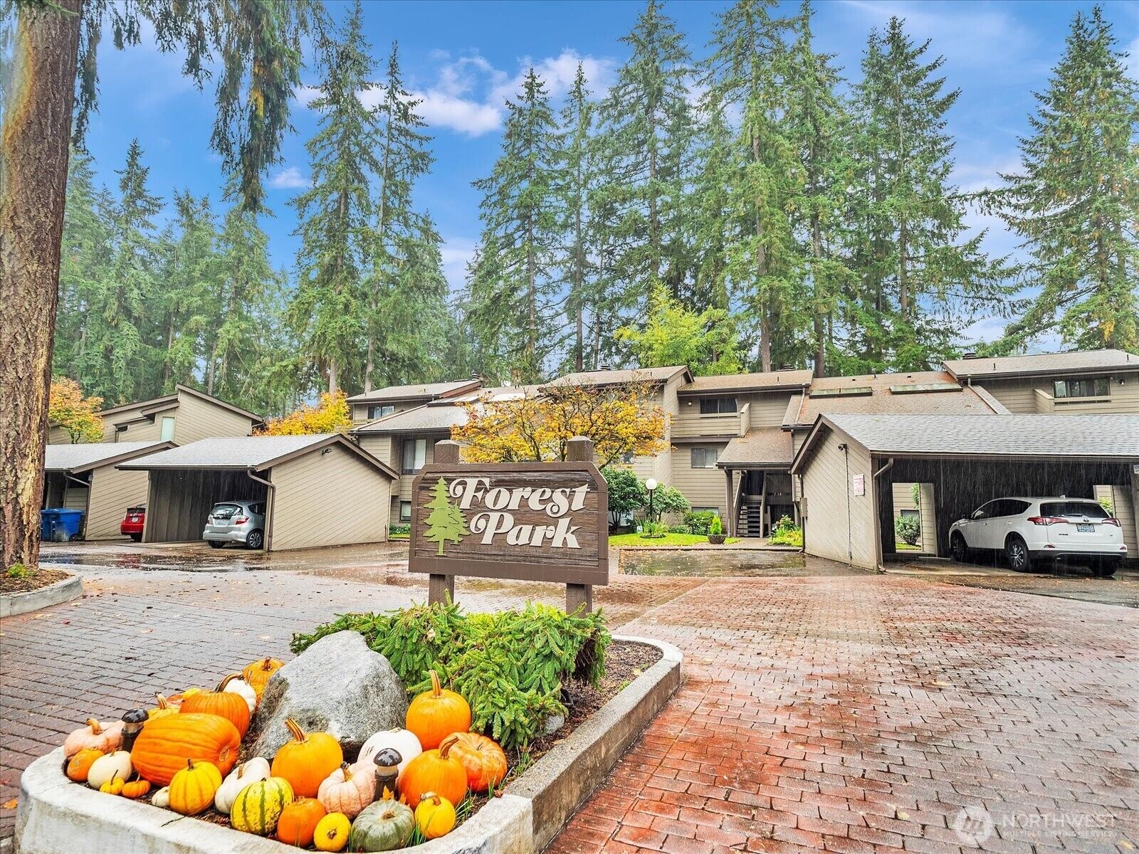 Property Photo:  19123  Ballinger Way NE 304  WA 98155 