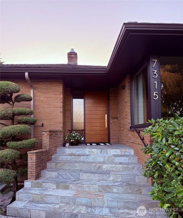 Property Photo:  7315  51st Avenue NE  WA 98115