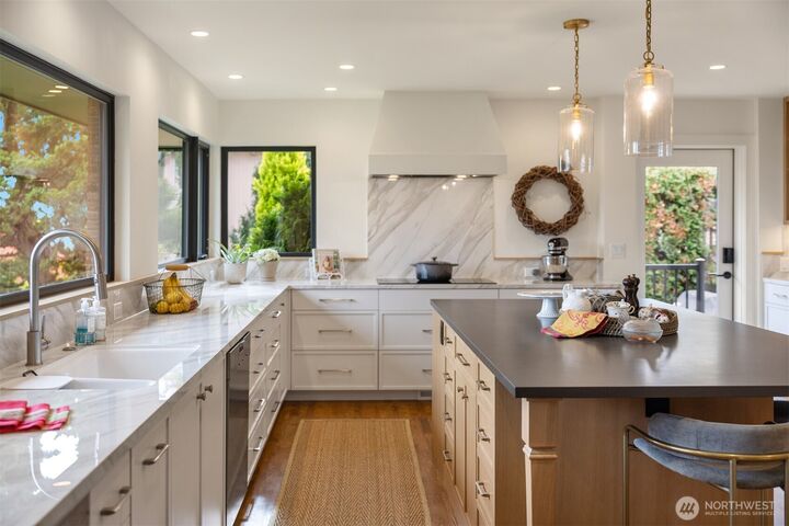 Property Photo: 7315 51st Avenue NE WA 98115