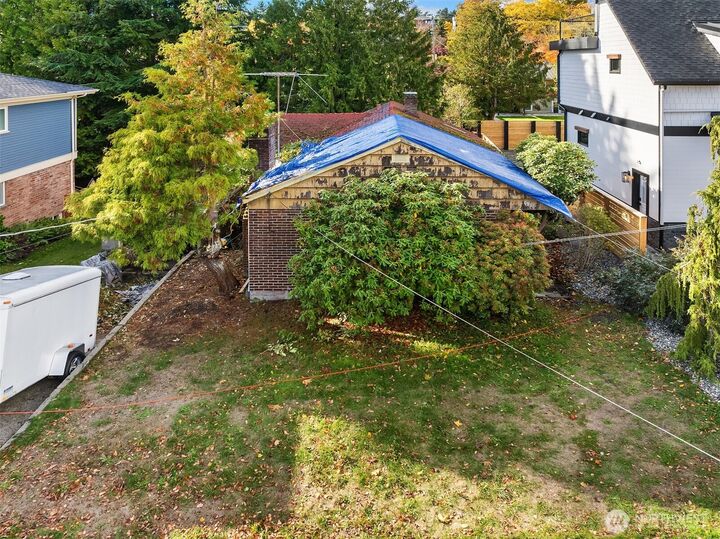 Property Photo:  6517  39th Avenue NE  WA 98115