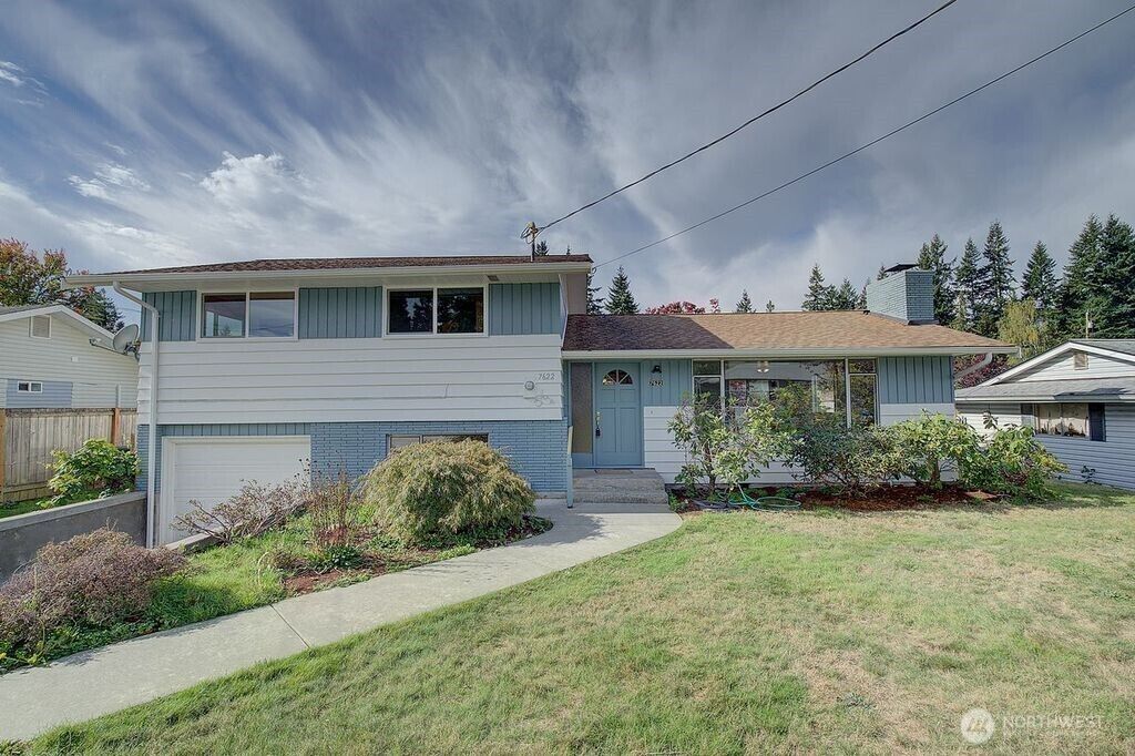 Property Photo:  7622  Easy Street  WA 98203
