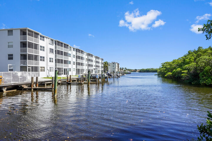 Property Photo: 689 NE 6th Court 4080 FL 33435