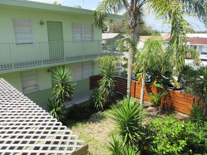 Property Photo:  1118 N H Street 3  FL 33460 