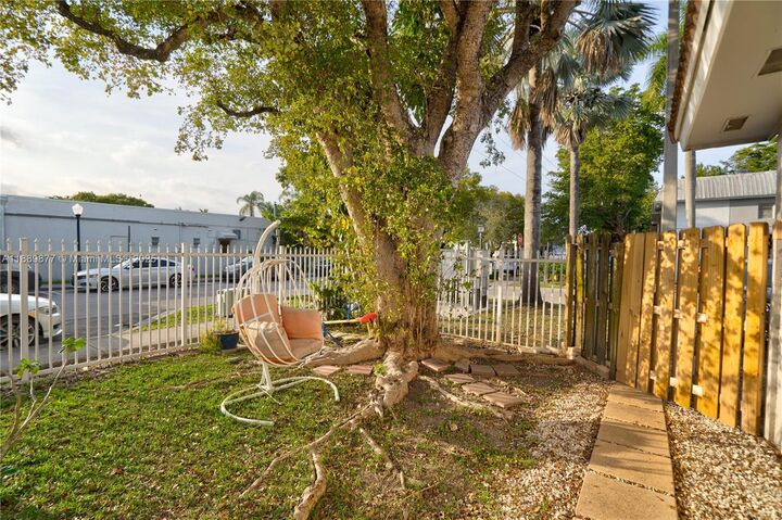 Property Photo: 17365 SW 95th Ave 17365 FL 33157