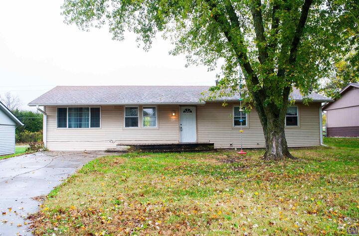 Property Photo:  618 4th St Ter  KS 66414