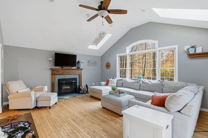 Property Photo:  10 Woodside Drive  CT 06085 