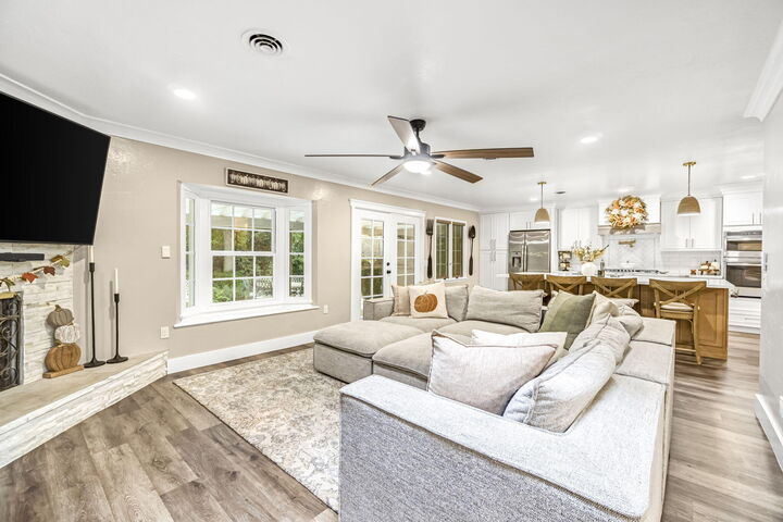 Property Photo: 1103 S Linda Vista Street CA 93277