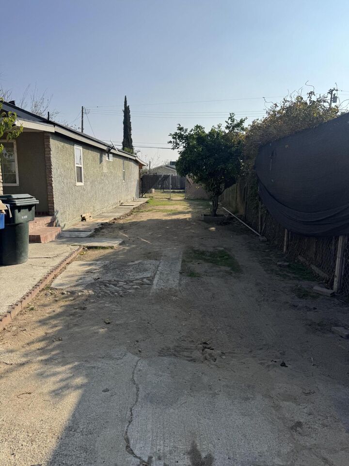 Property Photo: 405 Lawson Road CA 93307