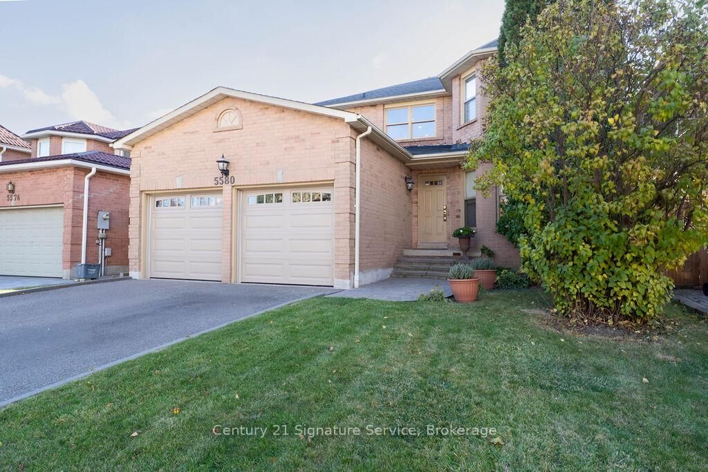 Property Photo: 5580 Millbrook Lane ON L5M 3X9