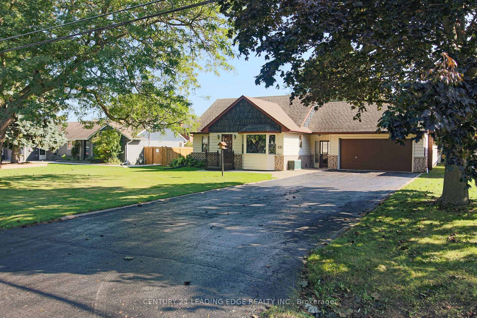 Property Photo: 121 Northview Avenue ON L1N 2G8