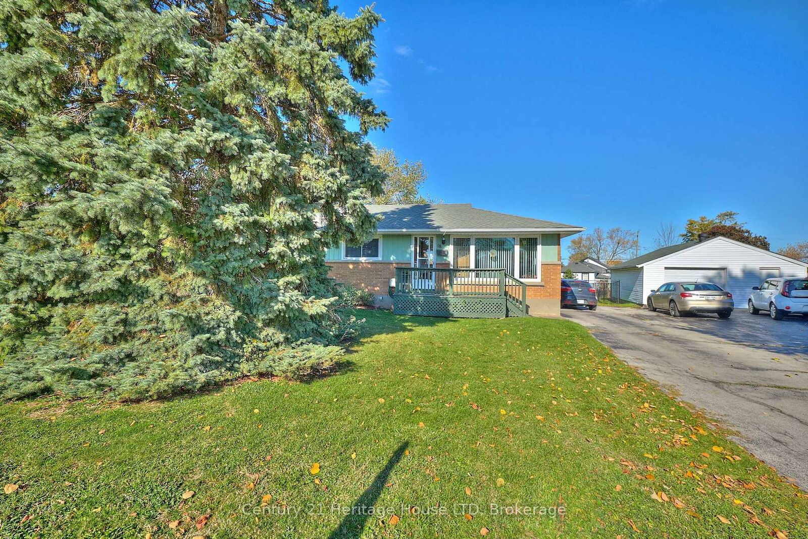 Property Photo:  18 Court Street  ON L2A 2G4 