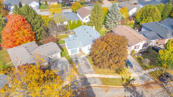 Photo de la propriété: 45 Latzer Crescent ON N3V 1E1