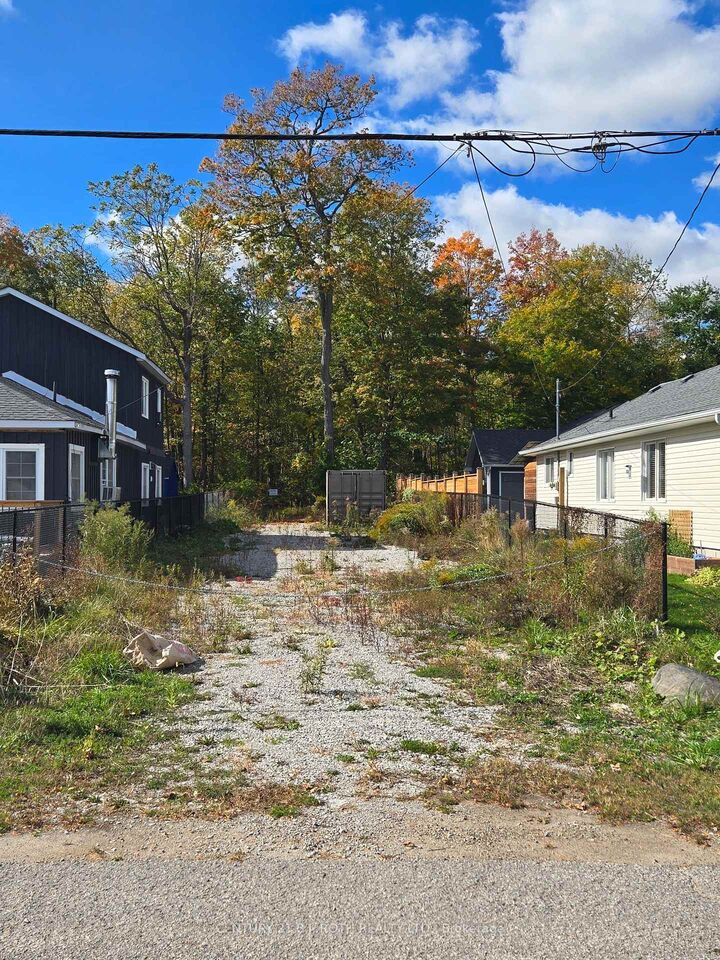 414 Limerick Street  Innisfil ON L0L 1K0 photo