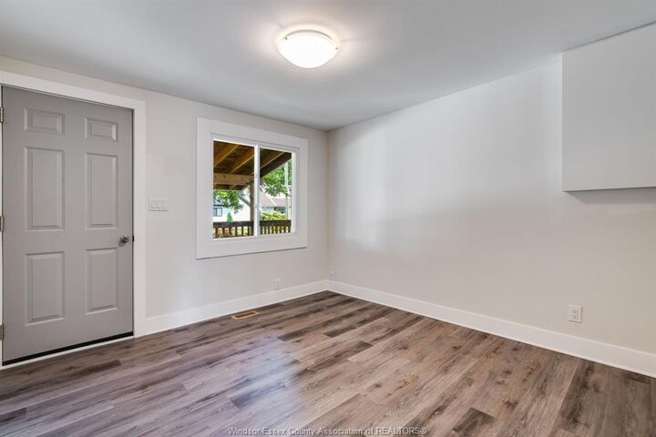 Property Photo:  301 Erieview Dr  ON N9Y 1M5