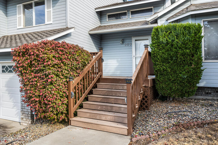 Property Photo:  303 N 57th St  WA 98901