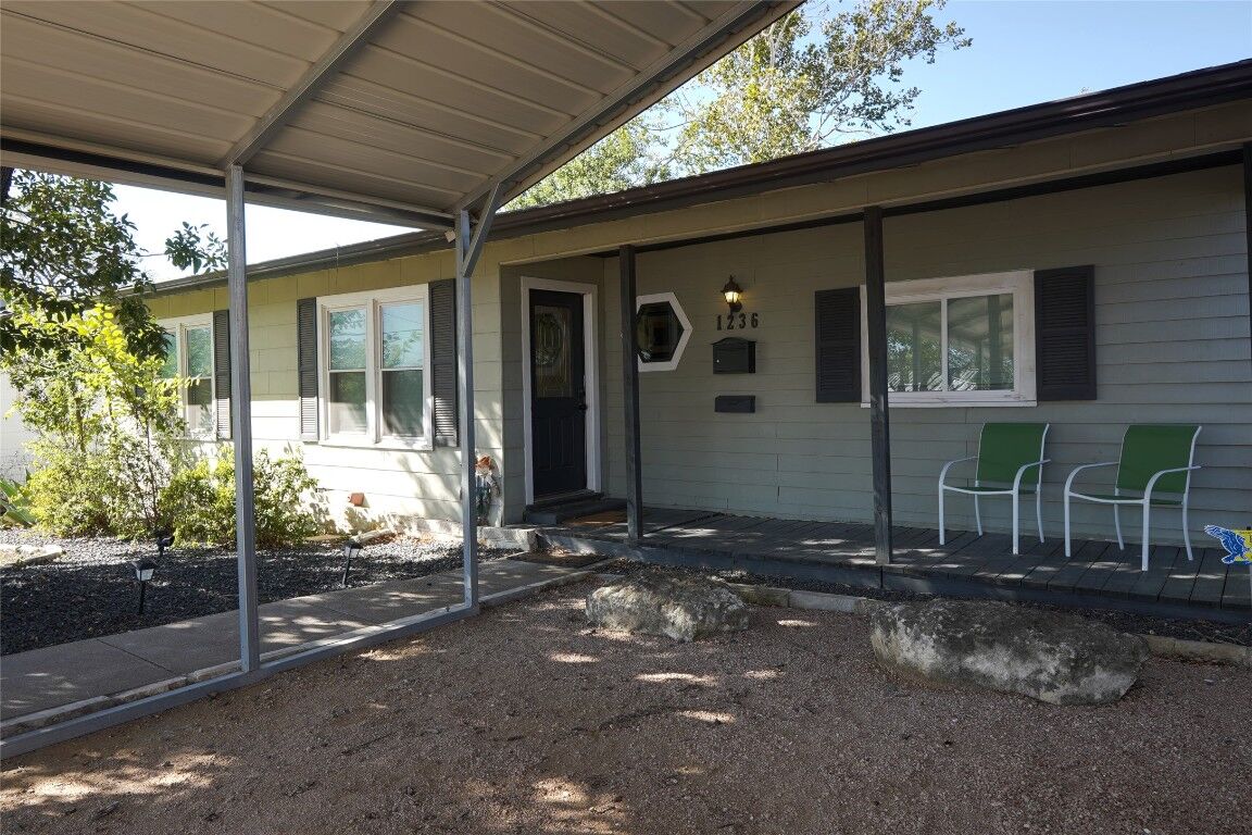 Property Photo:  1236 S Academy Avenue S  TX 78130