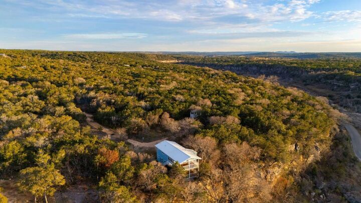 Property Photo: 550 Cliffside Road TX 78676