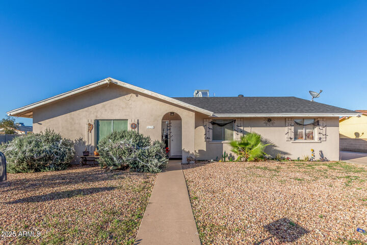 Property Photo: 3654 W Shangri La Road AZ 85029