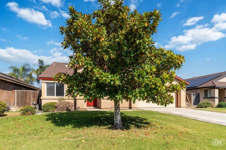 Property Photo:  2304 September Drive  CA 93313 