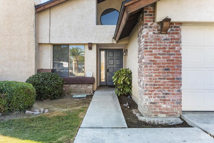 Property Photo: 8509 Eakins Drive CA 93311